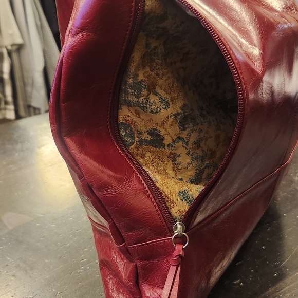 Hobo brand 16x16x16 square leather shoulder bag in dark red - Picture 4 of 6